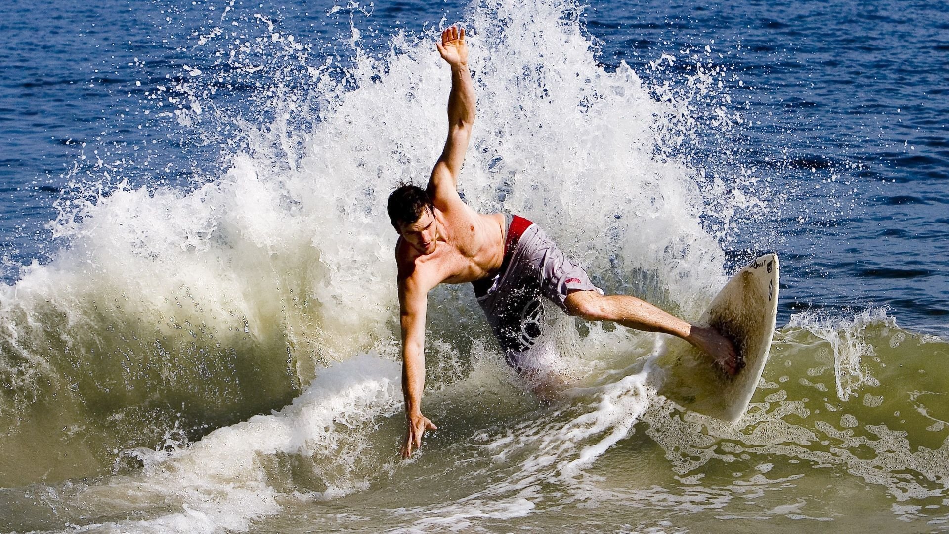 Doinb焦点对战，德约科维奇与40激战MAD分钟，晋级下一阶段胜负难料！赛场气氛高涨